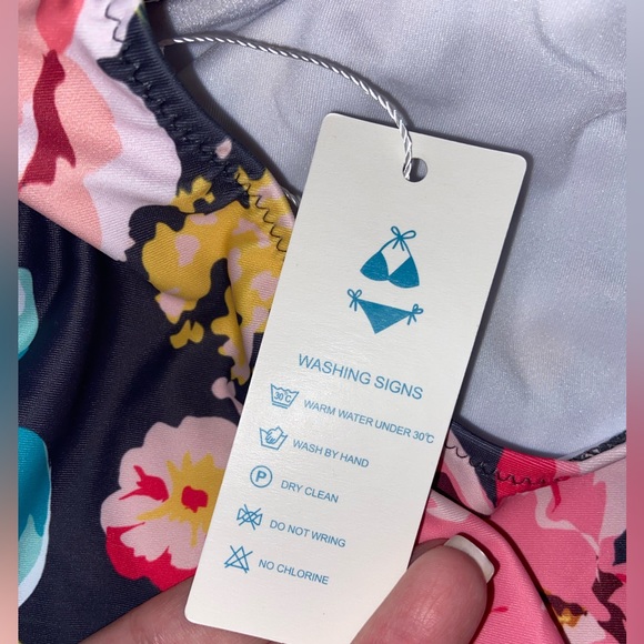 Beachsissi Floral Print Twist Front One Piece Swimsuit 🌺 - Picture 8 of 9